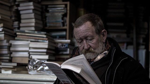 Milujete čtení před spaním? Vyberte správné světlo.
